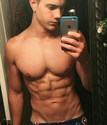 Hot Guys 46 61c08e108bb5a.jpg