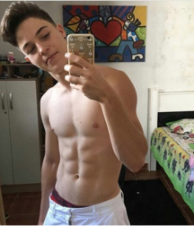 Hot Guys 46 61c08e18ce229.png