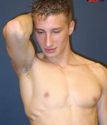 Hot Guys 47 61c424fb2dcbc.jpg