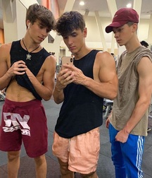 Hot Guys 49 61d467c24c042.jpg