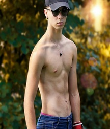 Hot Guys 64 62ed90eacfb1f.jpg