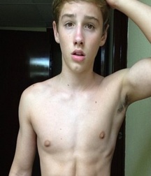 Hot Guys 64 62ed911b8566c.jpg