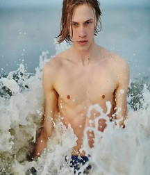 Hot Guys 64 62ed915096b05.jpg