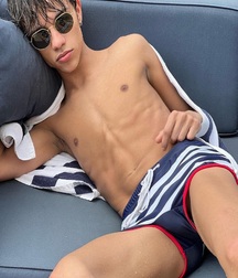 Hot Guys 64 62ed9194b8a85.jpg