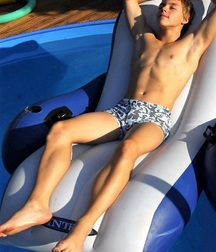 Hot Guys 64 62ed922932132.jpg