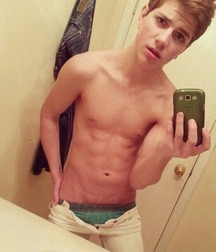 Tiago Gay Tube Twink Boy Selfies 600e9afa143f3.jpg