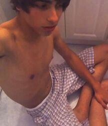 PC0002 Shirtless Guys Gay Tube 600742574f3d0.jpg