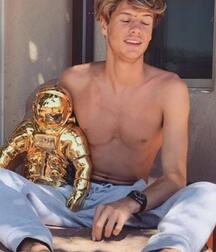 Celeb Boy feet and regular boy feet gay tube 6021a0348c039.jpg