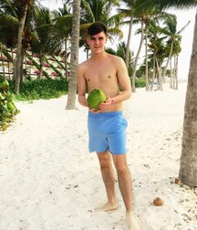 Hot Solo Shirtless Boys Porn 602995080f926.jpg