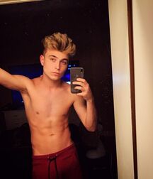 Hot Solo Shirtless Boys Porn 60299514f2915.jpg