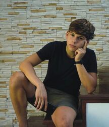 Hot Solo Boys Gay Tube Selfies 60944b6070239.jpg