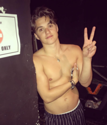 Hot Solo Shirtless Boys Twink Gay Tube 60a6762fb03ce.png