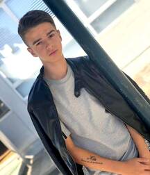 Hot Solo GayBoysTube Guys 60aa8958d09e2.jpg