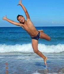Hot Solo Shirtless Boys Spring Gay Tube Twinks 60ae81676e815.jpg