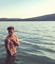 Boys At The Beach Twink Tube 60afd3e8b277d.jpg
