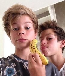Hot Mixed Duo Boys Twink Tube Selfies 610331634119d.jpg