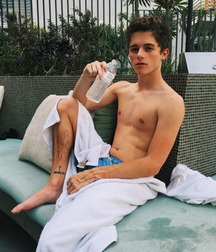 Hot Solo Shirtless Boys Twink Tube 61193f6d6a84b.jpg