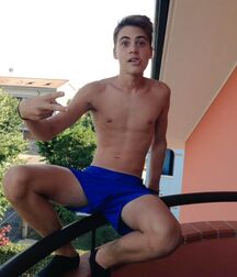 Hot Solo Shirtless Boys Twink Tube 61193f6f98912.jpg