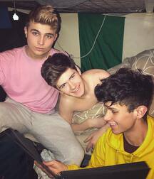 Hot Mixed Group Boys Twink Tube Straight Guys 615998a401554.jpg