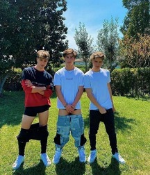 Hot Mixed Group Boys Cute Twink Tube 62a0a87c2cfed.jpg