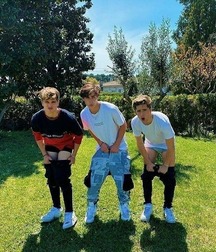 Hot Mixed Group Boys Cute Twink Tube 62a0a8f3a2a14.jpg