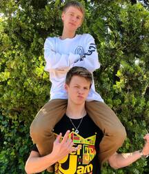 Hot Mixed Duo Boys Twink Tube Cute Bros 62b0a7d914934.jpg