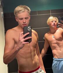 Hot Mixed Duo Boys Twink Tube Cute Bros 62b0a85d0e261.jpg