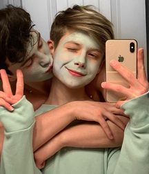 Sealed with a Kiss Gay Tube 604954973e311.jpg