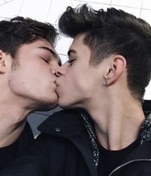 They kiss gay tube 603e2a807ac83.jpg