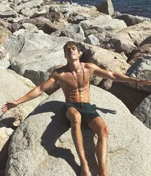 Publius Beach Boys 11 Ocean Gay Tube 605bed34a3c8b.jpg