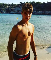 Publius Beach Boys 17 Gay Tube  606888306e00d.jpg