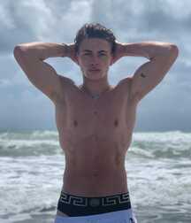 Publius Beach Boys 17 Gay Tube  606888361e257.jpg