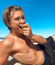 Publius Boys Cooking Eating Drinking  3 Gay Tube 609049edb7bc7.jpg