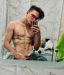 Publius Boys Selfies 27 Mirror Twinks 609bcc2d15367.jpg