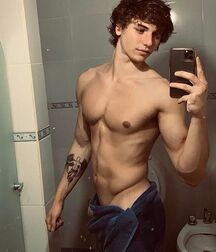 Publius Boys Selfies 27 Mirror Twinks 609bcc48e0a11.jpg