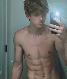 Publius Boys Selfies 27 Mirror Twinks 609bcc4b2dc80.jpg