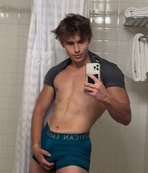 Publius Boys Selfies 27 Mirror Twinks 609bcc6e4fcc8.jpg
