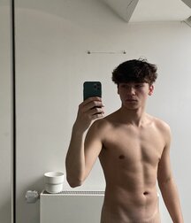 Publius Boys Selfies 27 Mirror Twinks 609bcc70cb849.jpg