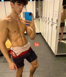 Publius Boys Selfies 27 Mirror Twinks 609bcc7cade0d.jpg