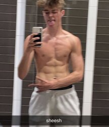 Publius Boys Selfies 27 Mirror Twinks 609bcc85f36f3.jpg