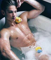 Publius Wet Boys 15 Shower Gay Tube  60a952c3bb55e.jpg