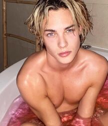 Publius Wet Boys 15 Shower Gay Tube  60a95303a18c3.jpg