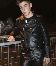 Publius Leather Boys 40 Gay Tube Bad 60b4f67feb564.jpg