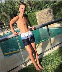Publius Pool Boys 20 Twink Tube Summer 615764a2d3201.jpg