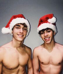 Publius Christmas Time 2021 Gay Porn Guys 61c87e726c604.jpg