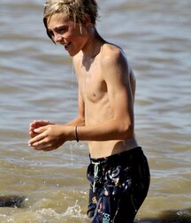 Publius Beach Boys 47 Fun Twink Tube Summer Public 61f5f5f7d52c7.jpg