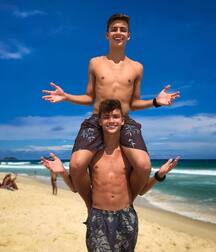 Publius Beach Boys 47 Fun Twink Tube Summer Public 61f5f63f9a605.jpg