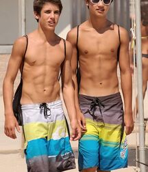 Publius Beach Boys 50 Outdoors Sunshine Twink Tube 62726cd0b6ef8.jpg