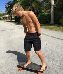 Publius Boys On Skateboards 6 Twink Tube Summer 62bfa8808c7f0.jpg