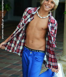 Happy Smiling Boys Twink Tube 6155fb38d3d22.jpg